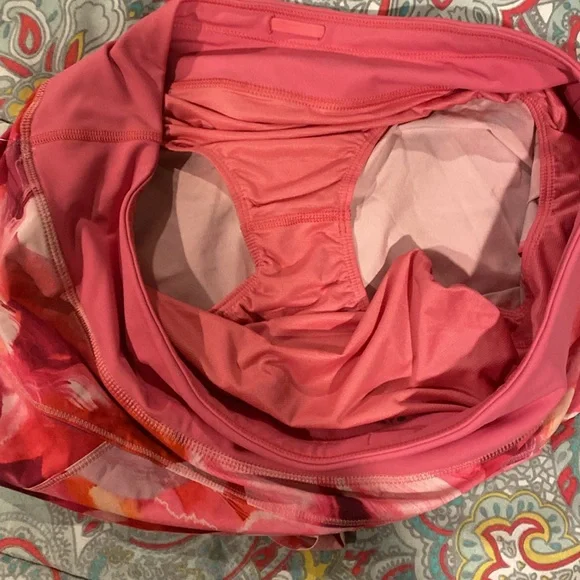 Athleta run with it shorts in pink floral. NWT. Large - Picture 7 of 7